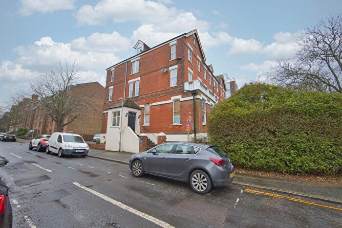 3 Bedroom Flat For Sale In Earls Avenue, Folkestone, Kent, CT20