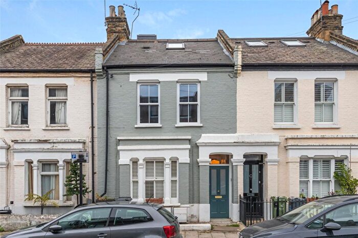 2 Bedroom Flat For Sale In Thorparch Road, London, SW8