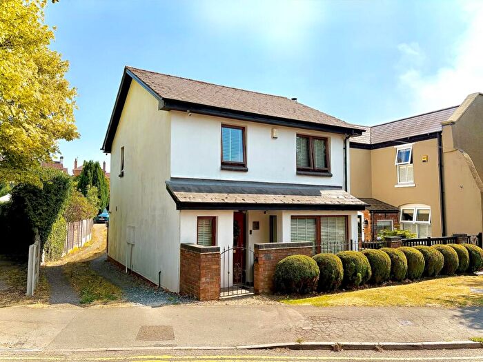 3 Bedroom Detached House For Sale In Sandstone Close, Lower Gornal, DY3