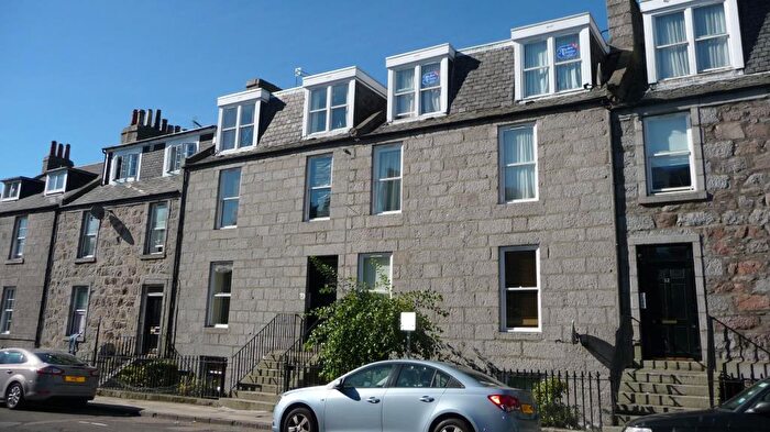 2 Bedroom Flat To Rent In Dee Street, Aberdeen, AB11