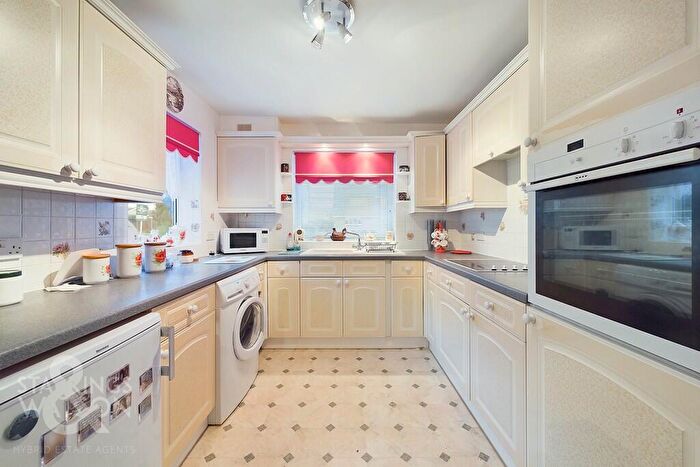 3 Bedroom Detached Bungalow For Sale In Waterloo Avenue, Roydon, Diss, IP22