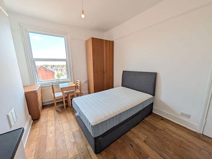 Studio To Rent In Cricklewood Broadway, Cricklewood, NW2
