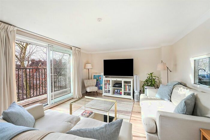 2 Bedroom Flat To Rent In Chatsworth Lodge, Bourne Place, London, W4