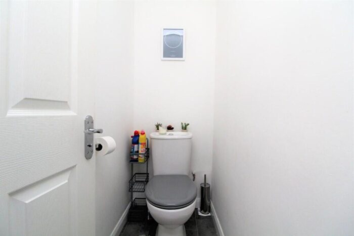 1 Bedroom Apartment For Sale In Shevon Way, Brentwood, Essex, CM14