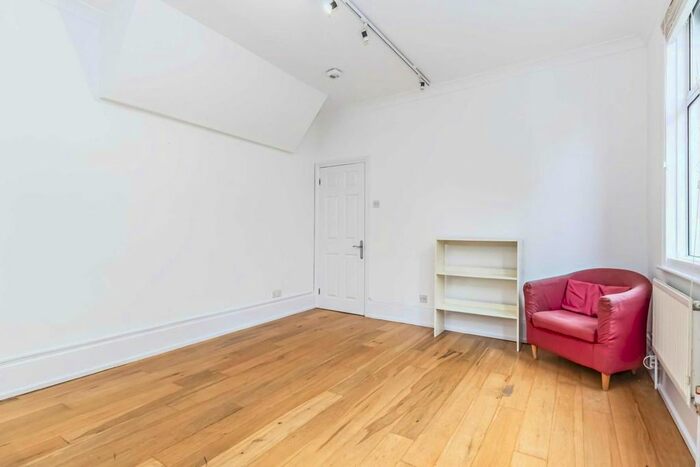 2 Bedroom Flat To Rent In Nascot Street, London, W12
