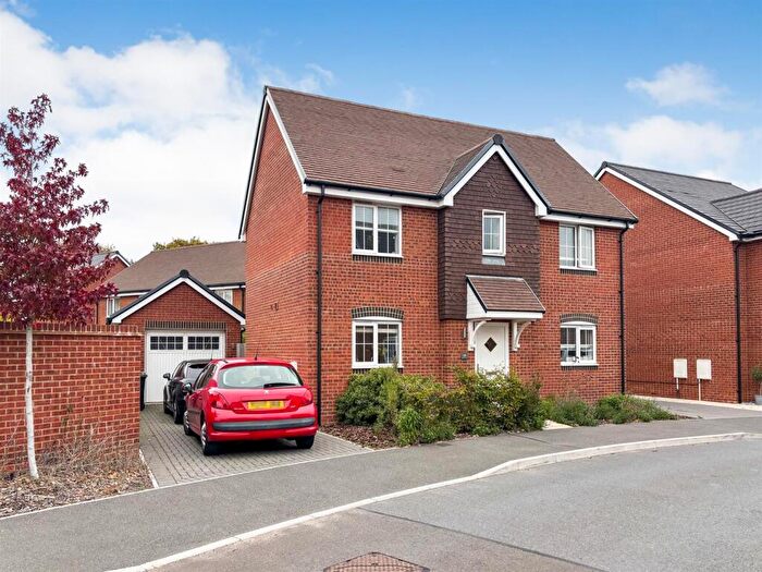 3 Bedroom Detached House For Sale In Coronation Way, Corfe Mullen, BH21