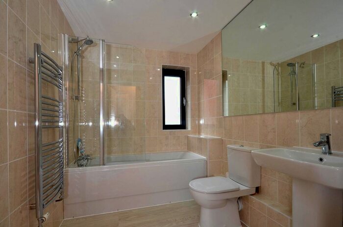 2 Bedroom Flat To Rent In Walnut Tree Close, Guildford, GU1