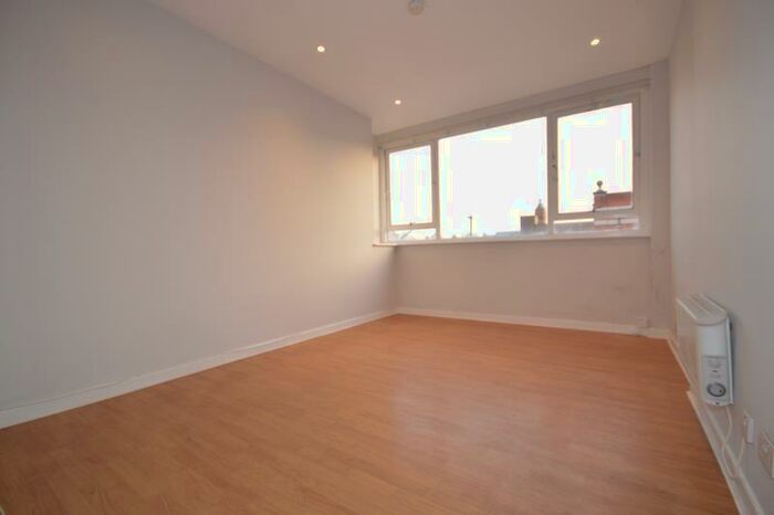 2 Bedroom Flat To Rent In Kempton Road, East Ham, London, E6