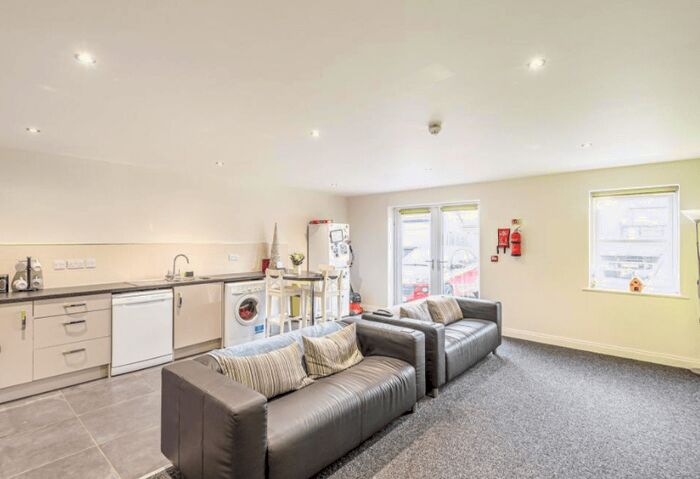 3 Bedroom Flat To Rent In Rasen Lane, Lincoln, LN1