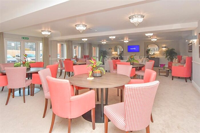 1 Bedroom Flat For Sale In High Street, Rainham, Gillingham, Kent, ME8