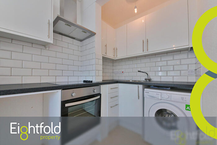 3 Bedroom Flat To Rent In Milner Road, Brighton, BN2