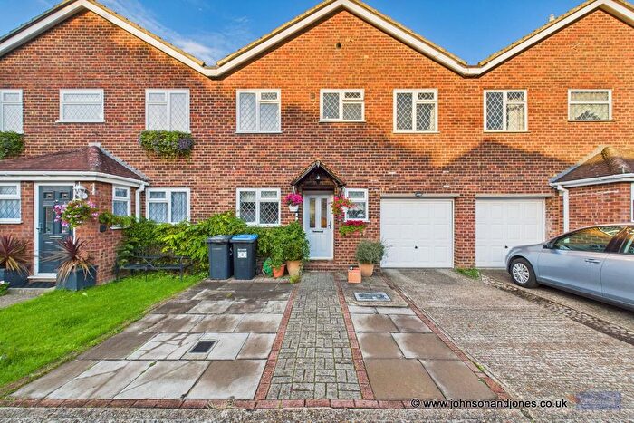 4 Bedroom Property For Sale In Melbury Close, Chertsey, KT16