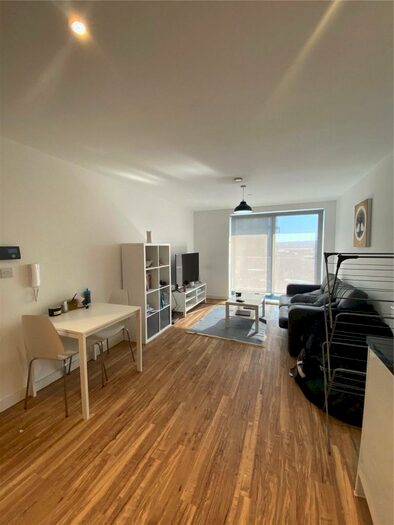 1 Bedroom Flat To Rent In Aire, Cross Green Lane, LS9