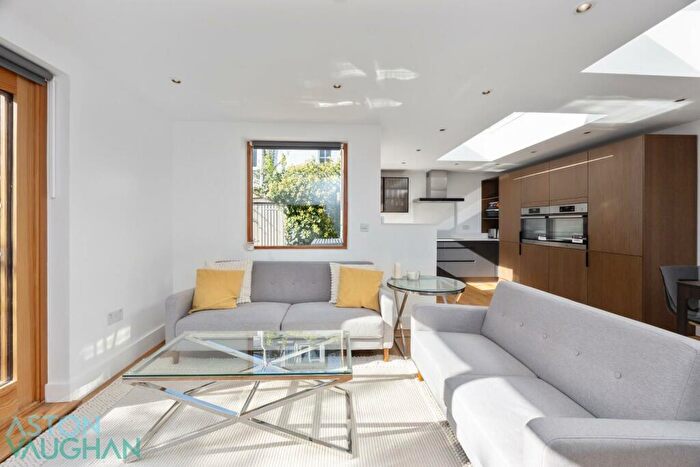 2 Bedroom Detached House For Sale In East Drive, Brighton, BN2