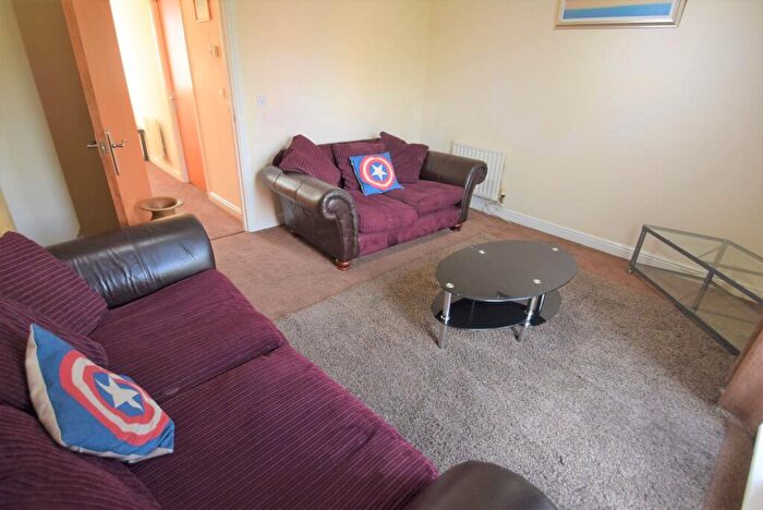 4 Bedroom Town House To Rent In Bold Street, Hulme, Manchester. ., M15
