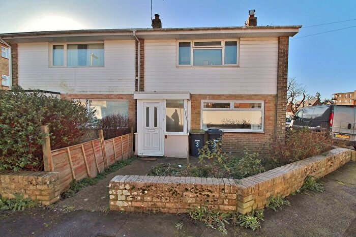 2 Bedroom Semi-Detached House For Sale In Exton Road, West Leigh, PO9