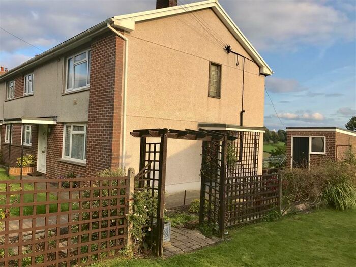 2 Bedroom Flat For Sale In Broad Oak, Carmarthen, SA32