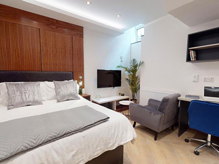 Apartment To Rent In Apt, Live Oasis Piccadilly #, M1