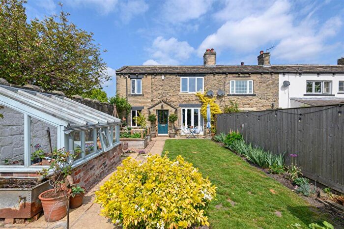 3 Bedroom Cottage For Sale In Grasmere Grove, Norwood Green, HX3