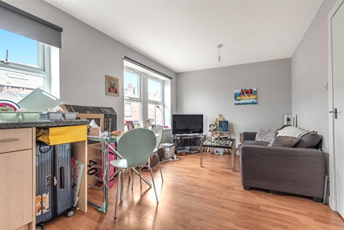 2 Bedroom Apartment To Rent In Burley Lodge Road, Hyde Park, LS6