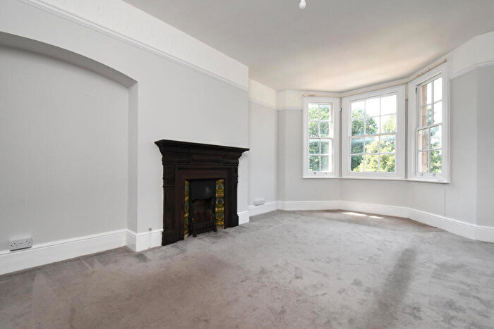 2 Bedroom Flat To Rent In Camberwell Green, London, SE5