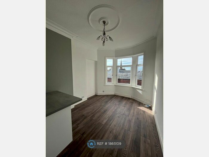 2 Bedroom Flat To Rent In Brisbane Road, Largs, KA30