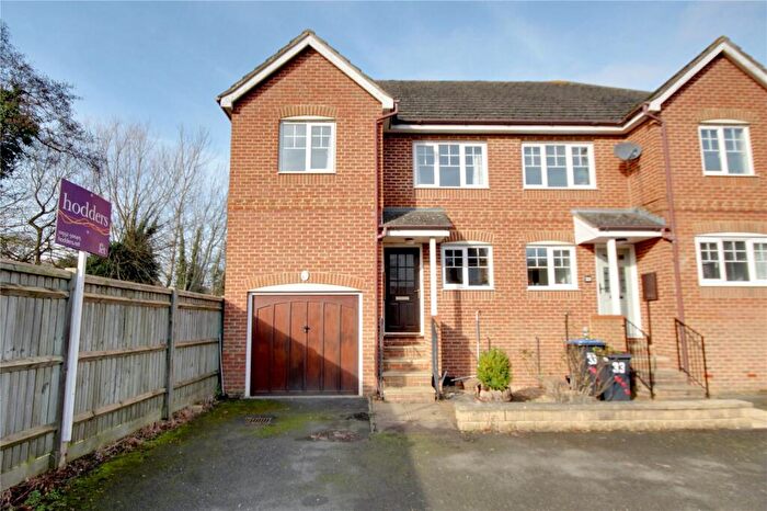 3 Bedroom Semi-Detached House To Rent In Chertsey, Surrey, KT16