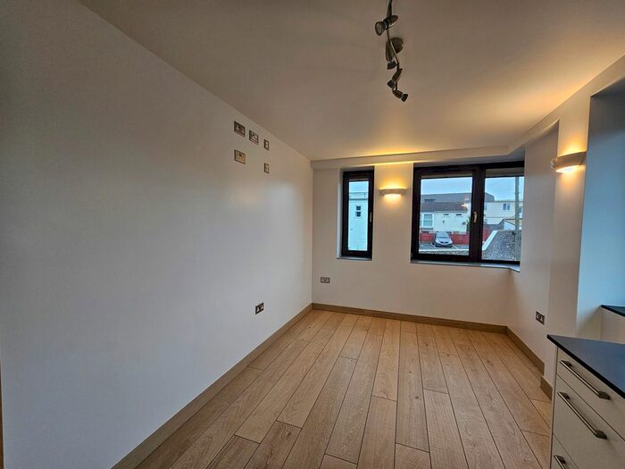 1 Bedroom Flat To Rent In Abbey Road, Torquay, TQ2