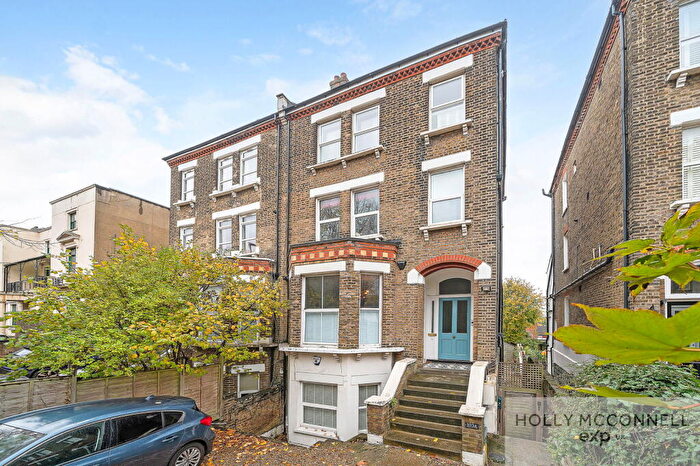 2 Bedroom Flat For Sale In Central Hill, London, SE19