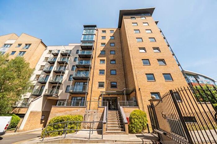 2 Bedroom Apartment For Sale In Victoria Way, Woking, Surrey, GU21