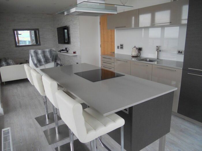 1 Bedroom Flat To Rent In Empire Way, Cardiff, CF11