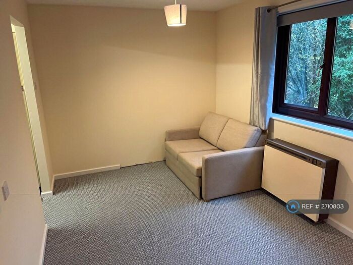 Studio To Rent In Wainwright, Peterborough, PE4