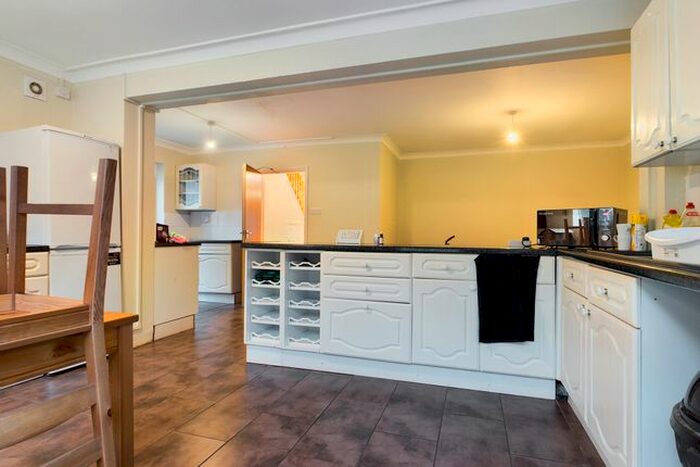 4 Bedroom Semi-Detached House To Rent In Lucraft Road, Brighton, BN2