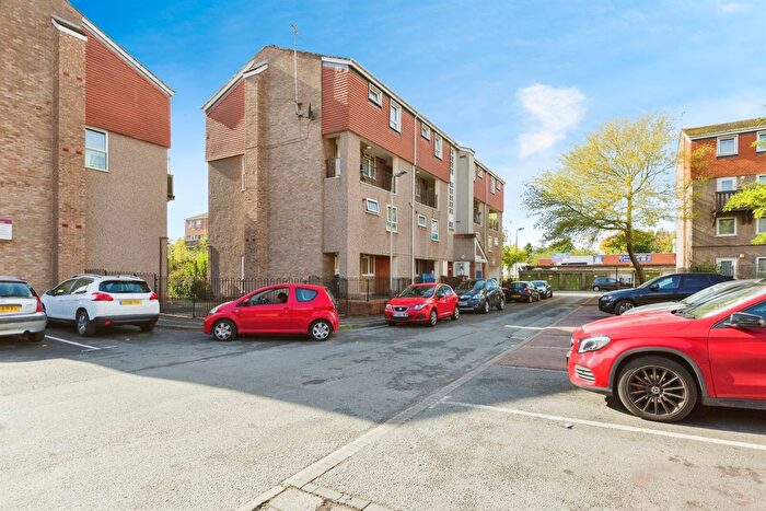 3 Bedroom Maisonette For Sale In Vostock Close, Leicester, LE2