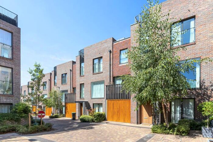 5 Bedroom Semi-Detached House To Rent In Marwood Square, Muswell Hill, London, N10