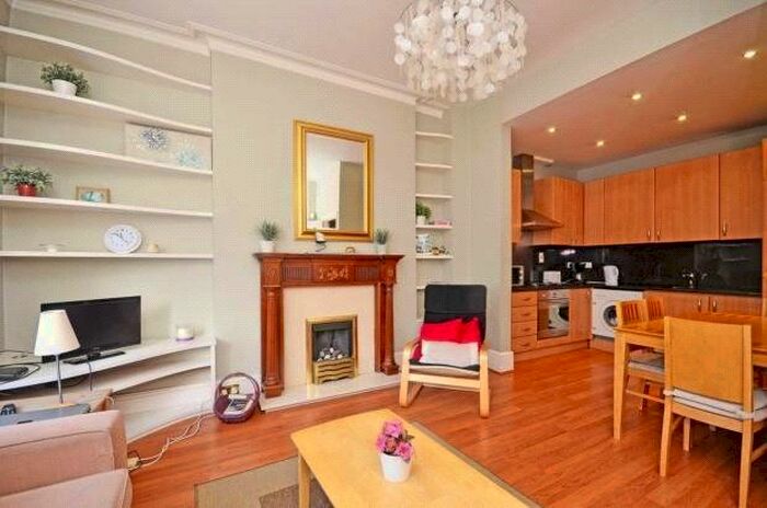 2 Bedroom Flat To Rent In Top Floor Flat, Elsham Road, London, W14
