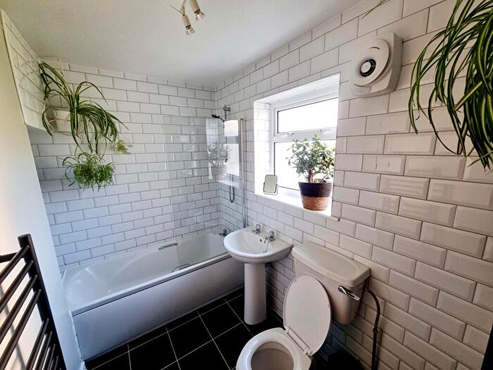 3 Bedroom Flat To Rent In Glan Gors, Harlech, LL46