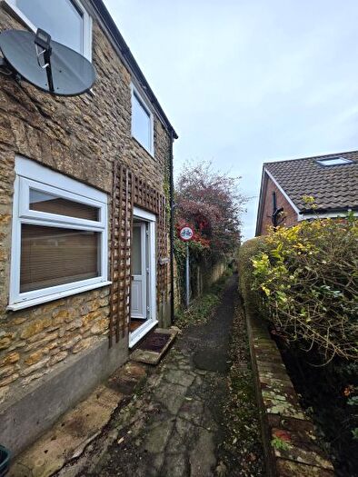 2 Bedroom Cottage To Rent In Tower Hill Road, Crewkerne, TA18