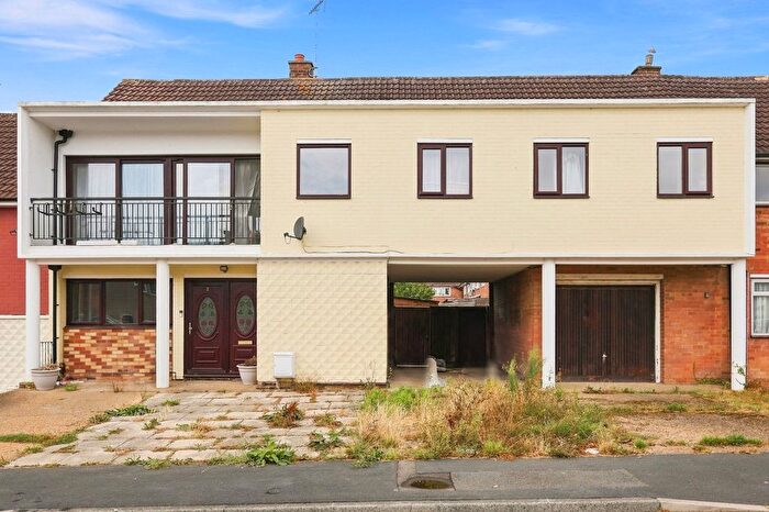 4 Bedroom Terraced House For Sale In Rayside, Basildon, SS14