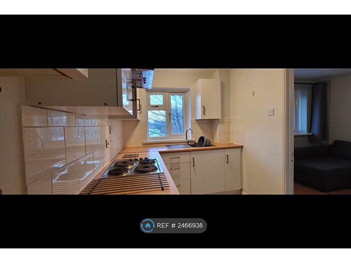 1 Bedroom Flat To Rent In Castleton Road, Ilford, IG3