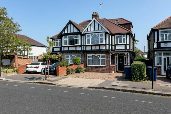 Studio To Rent In Brunswick Road, London, W5