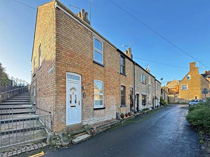 2 Bedroom Cottage To Rent In Rock Road, Stamford, PE9