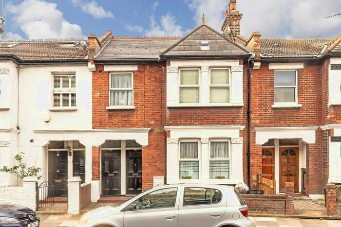 3 Bedroom Flat To Rent In Darlan Road, London, SW6