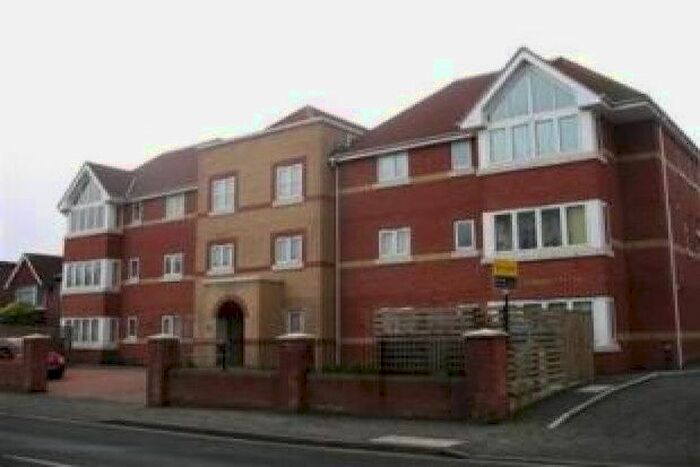 2 Bedroom Flat To Rent In - Hill Lane, Southampton, SO15