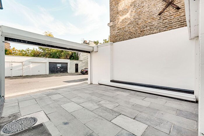 6 Bedroom End Of Terrace House To Rent In Waldemar Avenue, Parsons Green, SW6