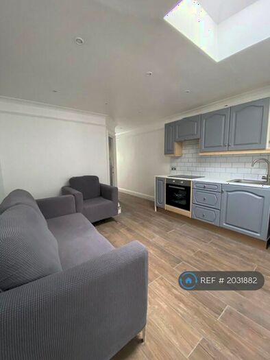 2 Bedroom Maisonette To Rent In Sunny Gardens Road, London, NW4