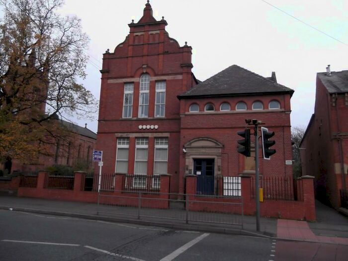 3 Bedroom Apartment To Rent In Wilmslow Road Manchester, M20