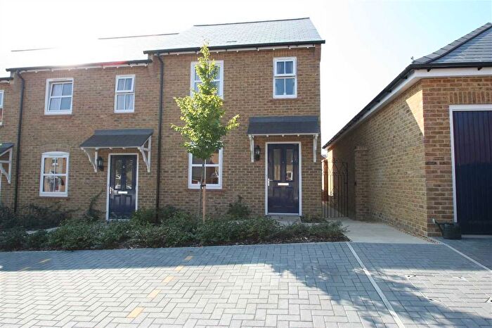 2 Bedroom End Of Terrace House To Rent In Sherfield Park, Hook, Hants, RG27