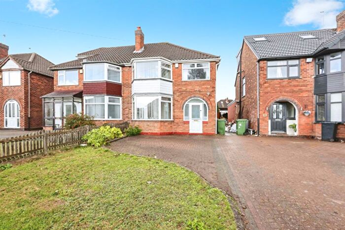 3 Bedroom Semi-detached House For Sale In Moxhull Road, Birmingham, B37