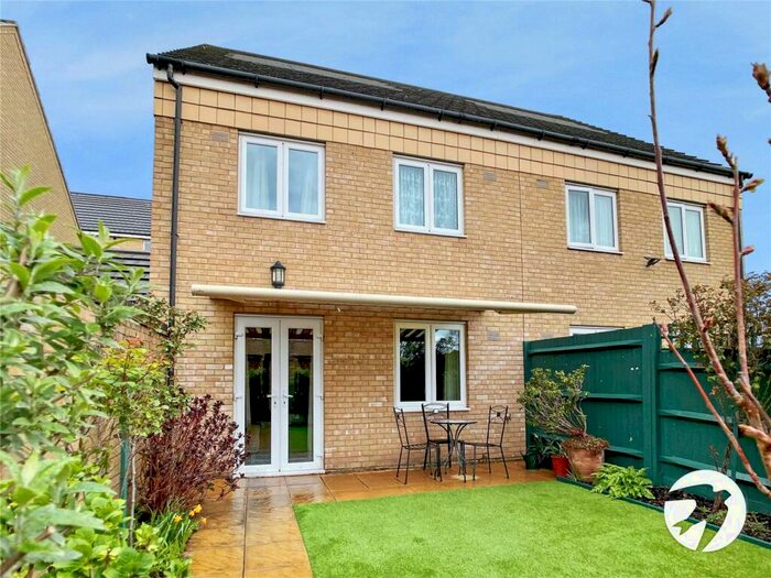 3 Bedroom Semi Detached House For Sale In Stone House Lane, Victoria